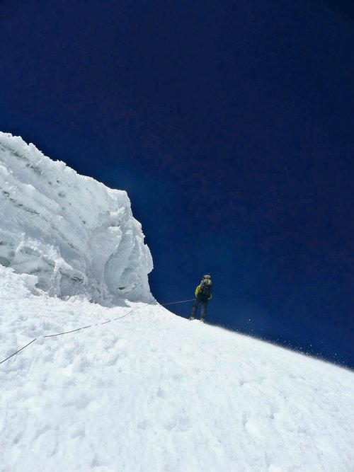 Tocllaraju, rapelling down